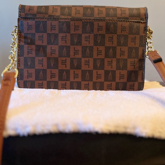 London Fog Crossbody bag(Logo prints) Brown Small/Med size - Picture 4 of 8